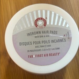 First Aid Beauty Ingrown Hair Pads - White and Purple